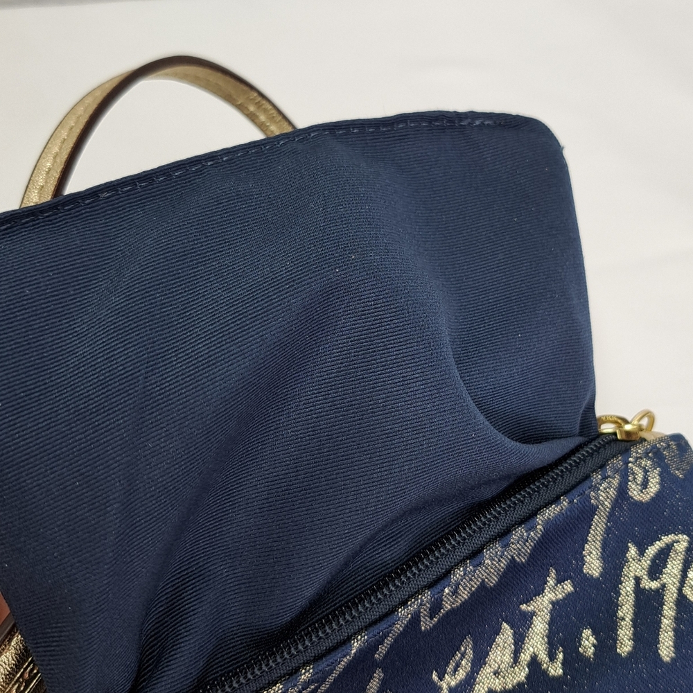'COACH' 'POPPY' SIGNATURE SCRIPT LUREX JACQUARD WRISTLET & DUST BAG SET - Picture 8 of 15
